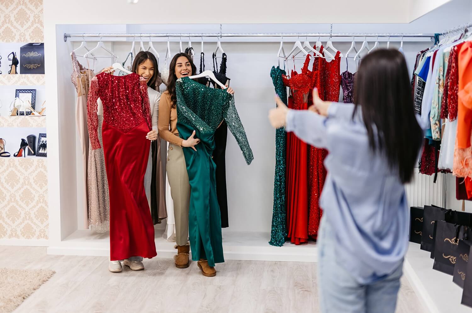 three women choosing the prom dresses