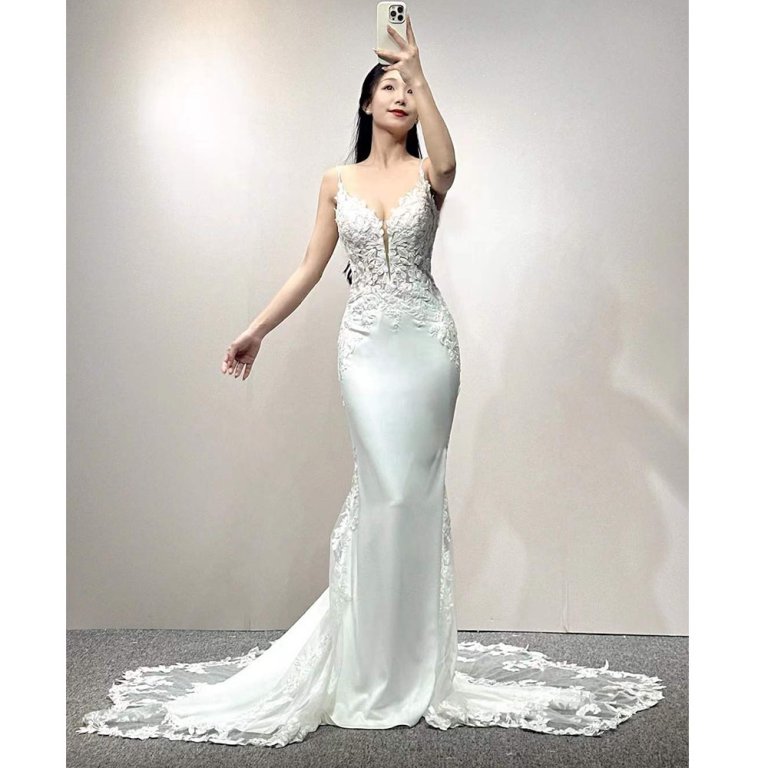 luxury model spaghetti lace mermaid wedding dress mo00 7