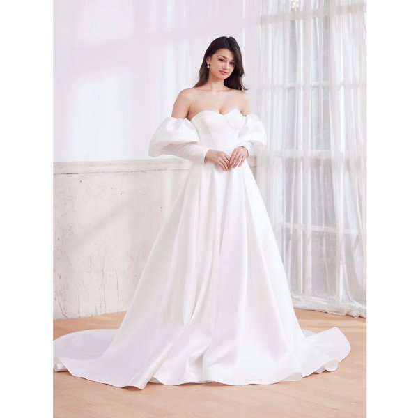 Luxury Model Long Sleeve A Line Wedding Dress MO0010