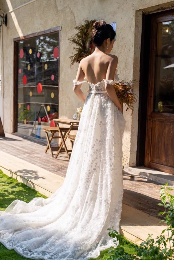 luxury model off the shoulder a line long wedding dress mo0015