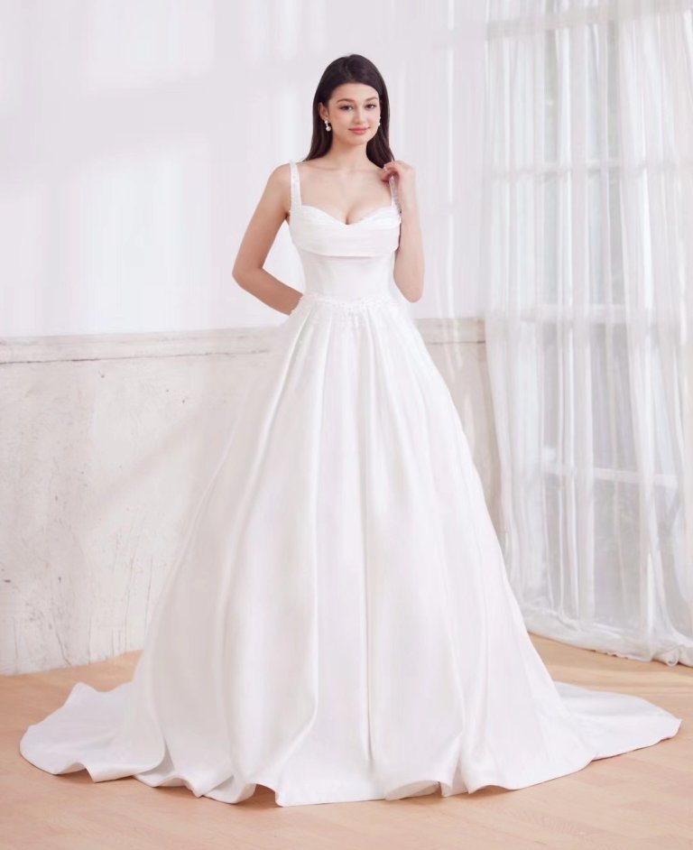Luxury Model Spaghetti Sweetheart Long Wedding Dress MO0016