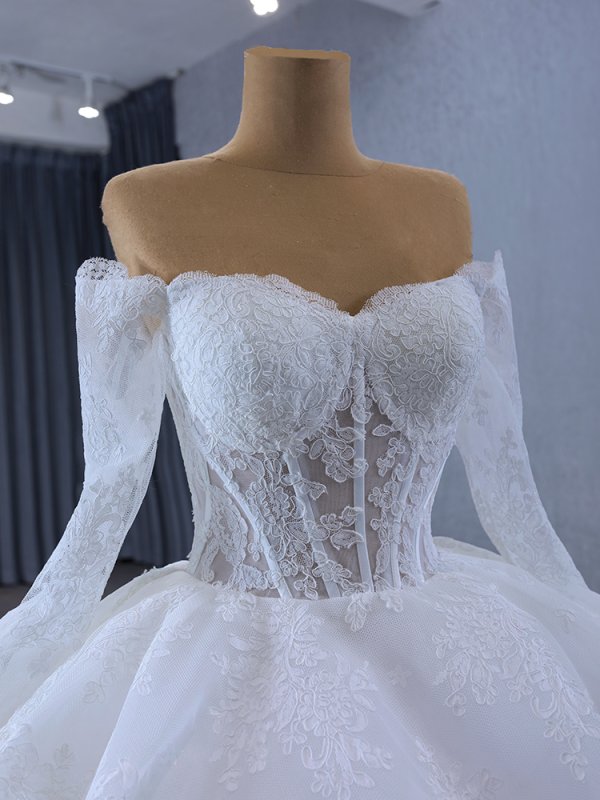 luxury model sweetheart neck long sleeve lace ball gown wedding dress 231129