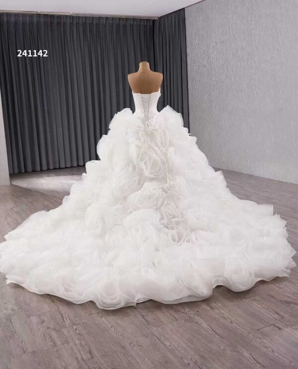 luxury model straight neck sleeveless flower tull ball gown wedding dress 241142