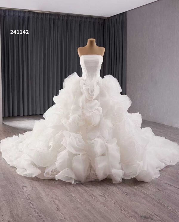 luxury model straight neck sleeveless flower tull ball gown wedding dress 241142