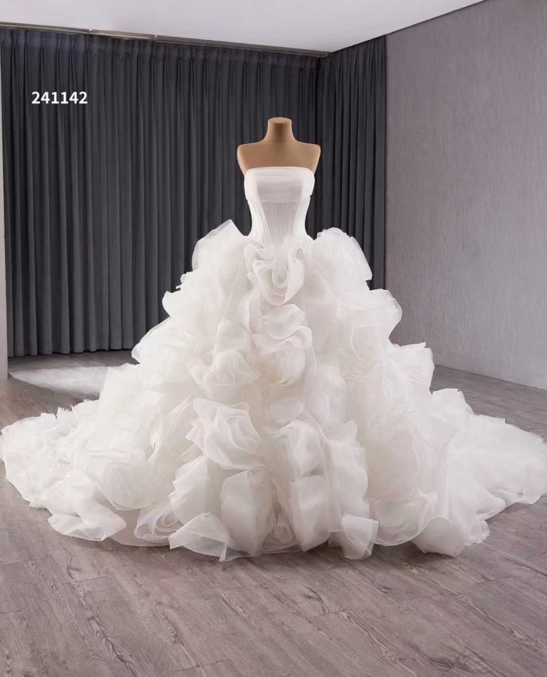luxury model straight neck sleeveless flower tull ball gown wedding dress 241142