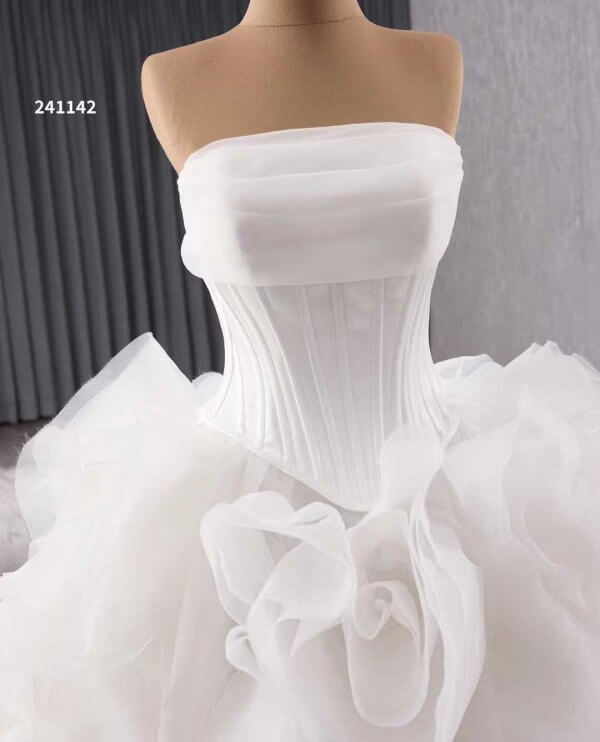 luxury model straight neck sleeveless flower tull ball gown wedding dress 241142