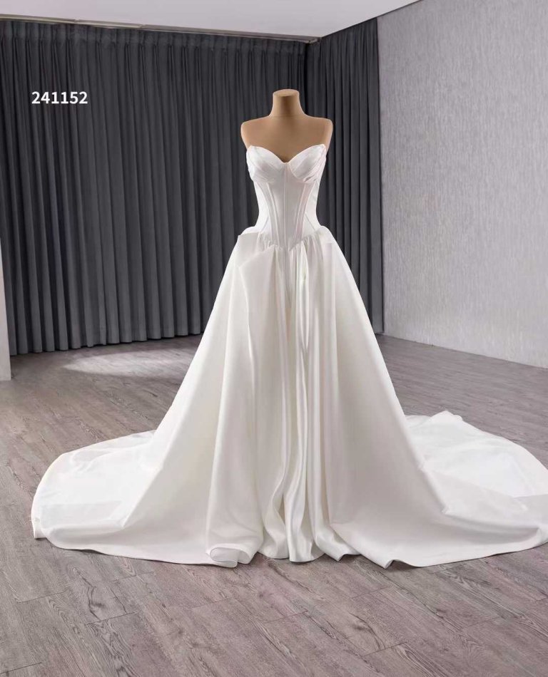 Luxury Model Sweetheart Neck Sleeveless Pleats Long Sweep Strain A Line Wedding Dress 241152