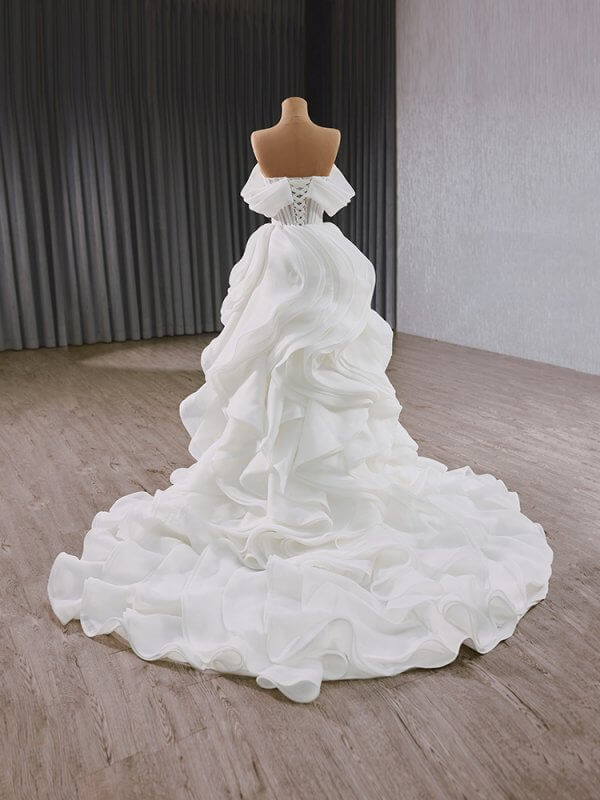 luxury model sweetheart neck sleeveless tiered long a line wedding dress 251005