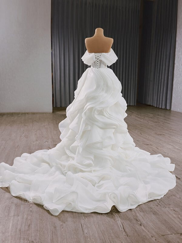 luxury model sweetheart neck sleeveless tiered long a line wedding dress 251005